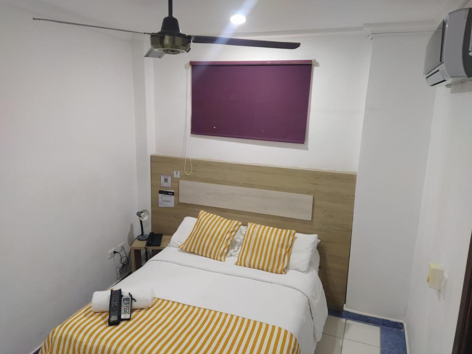 Hotel La Casa 1 Monteria Bagian luar foto