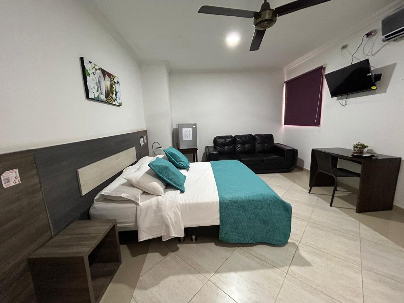 Hotel La Casa 1 Monteria Bagian luar foto