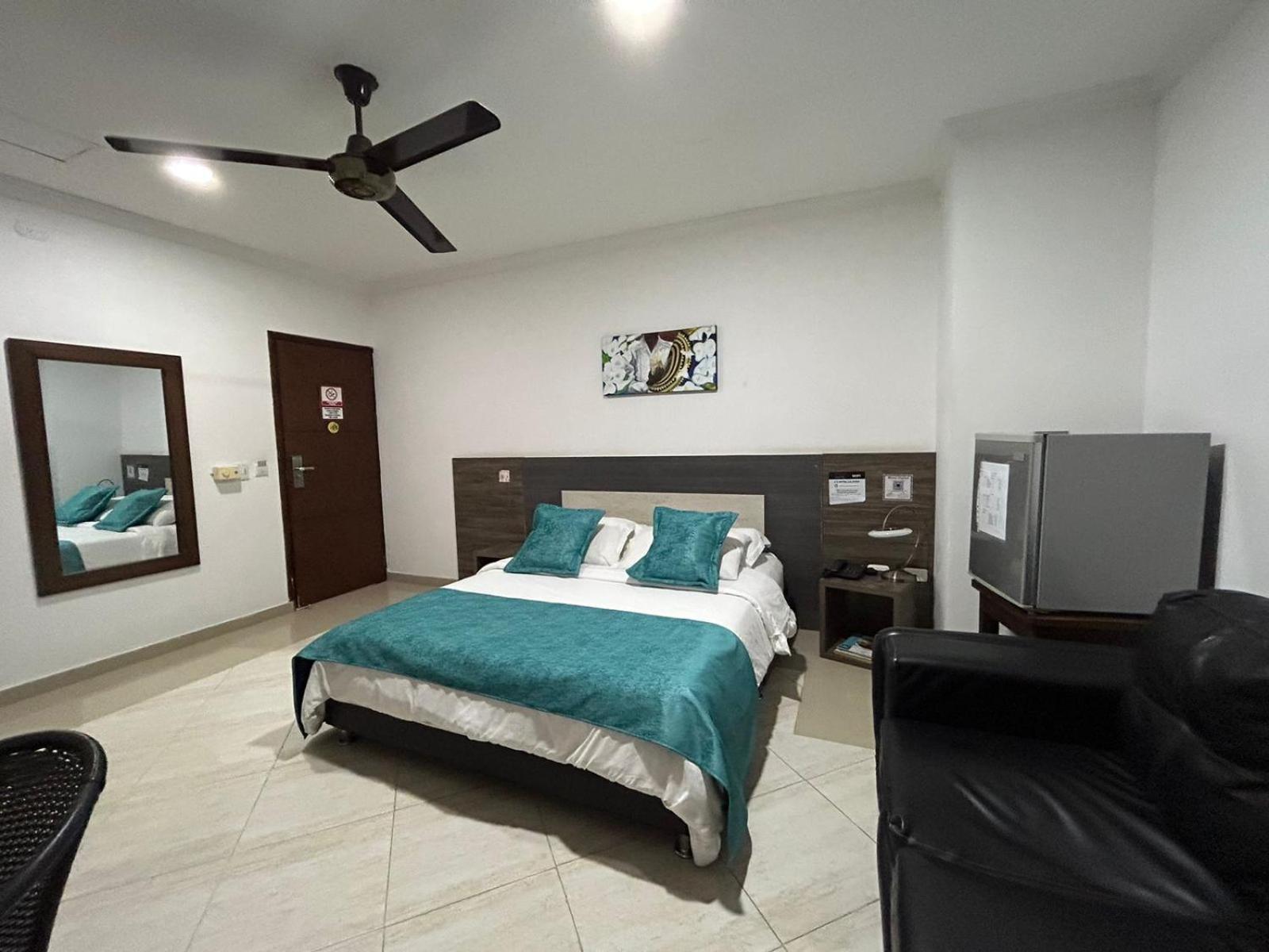 Hotel La Casa 1 Monteria Bagian luar foto